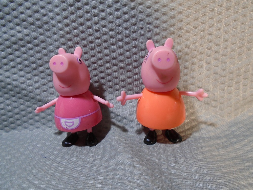 SET OF 2 PEPPA PIG FIGURES  (MF219)