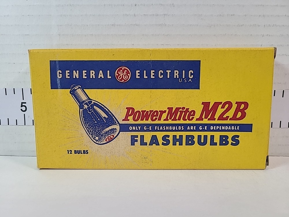 Vintage General Electric PowerMite M2B Flashbulbs