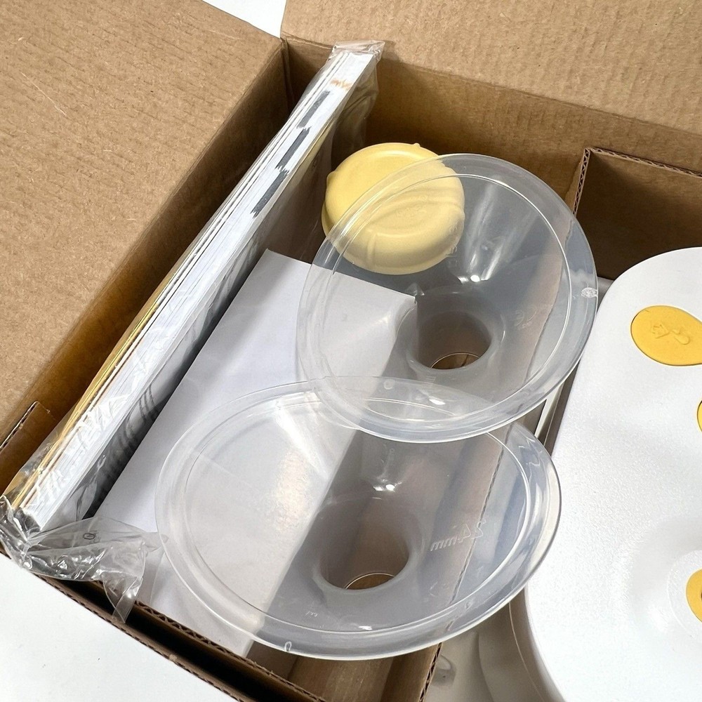 Medela Pump In Style MaxFlow & Harmony Breast Pump w/ Shields, Pads Bundle NEW