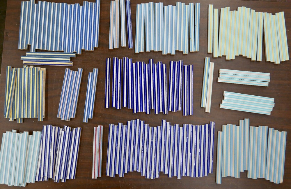 Vintage Tile Liner Green with Wide Beige Stripe
