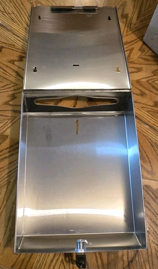 Gorlary Paper Tower Dispenser With Lock & 2 Keys.
