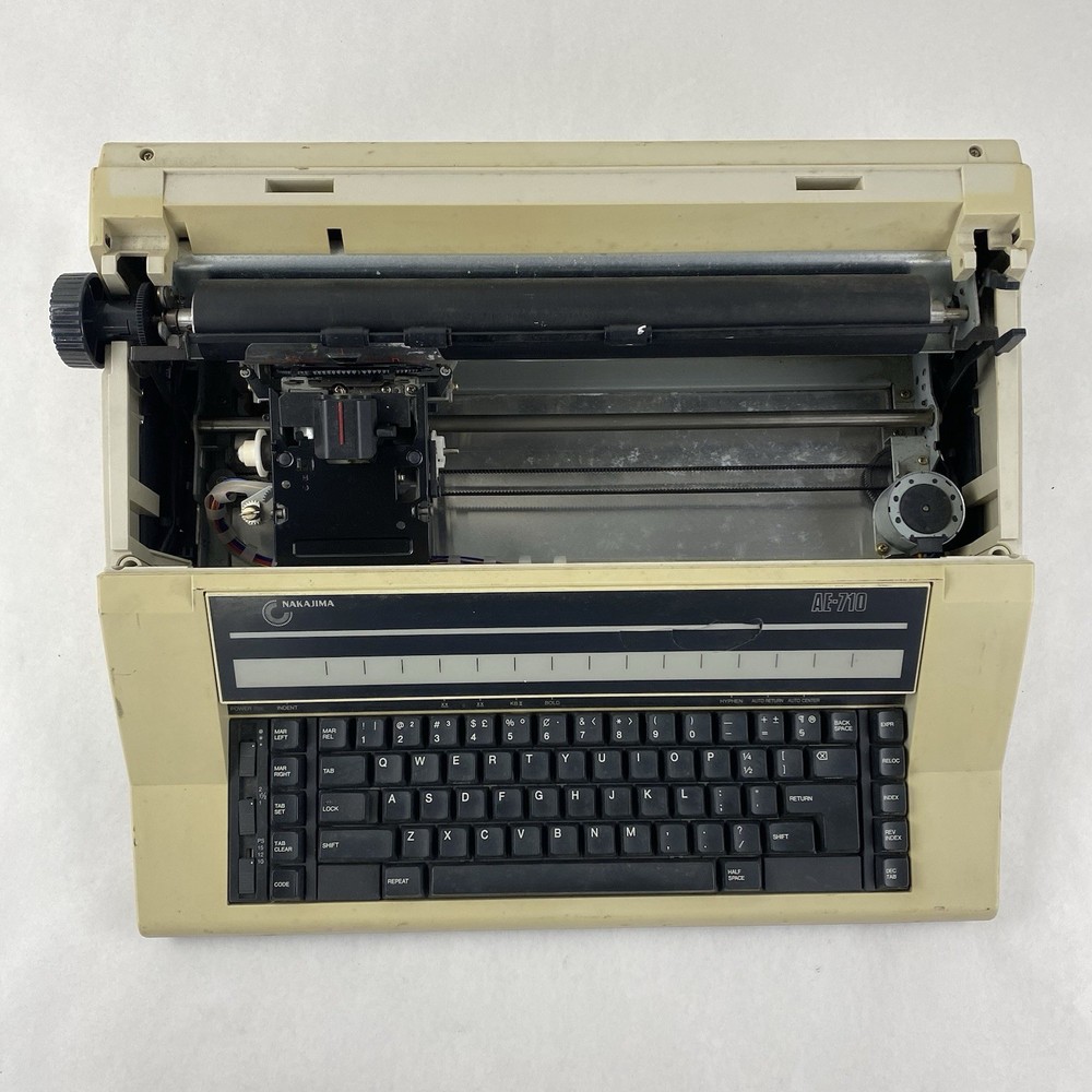 Nakajima AE-710 Electronic Typewriter Power Tested No AC Adapter Missing Lid