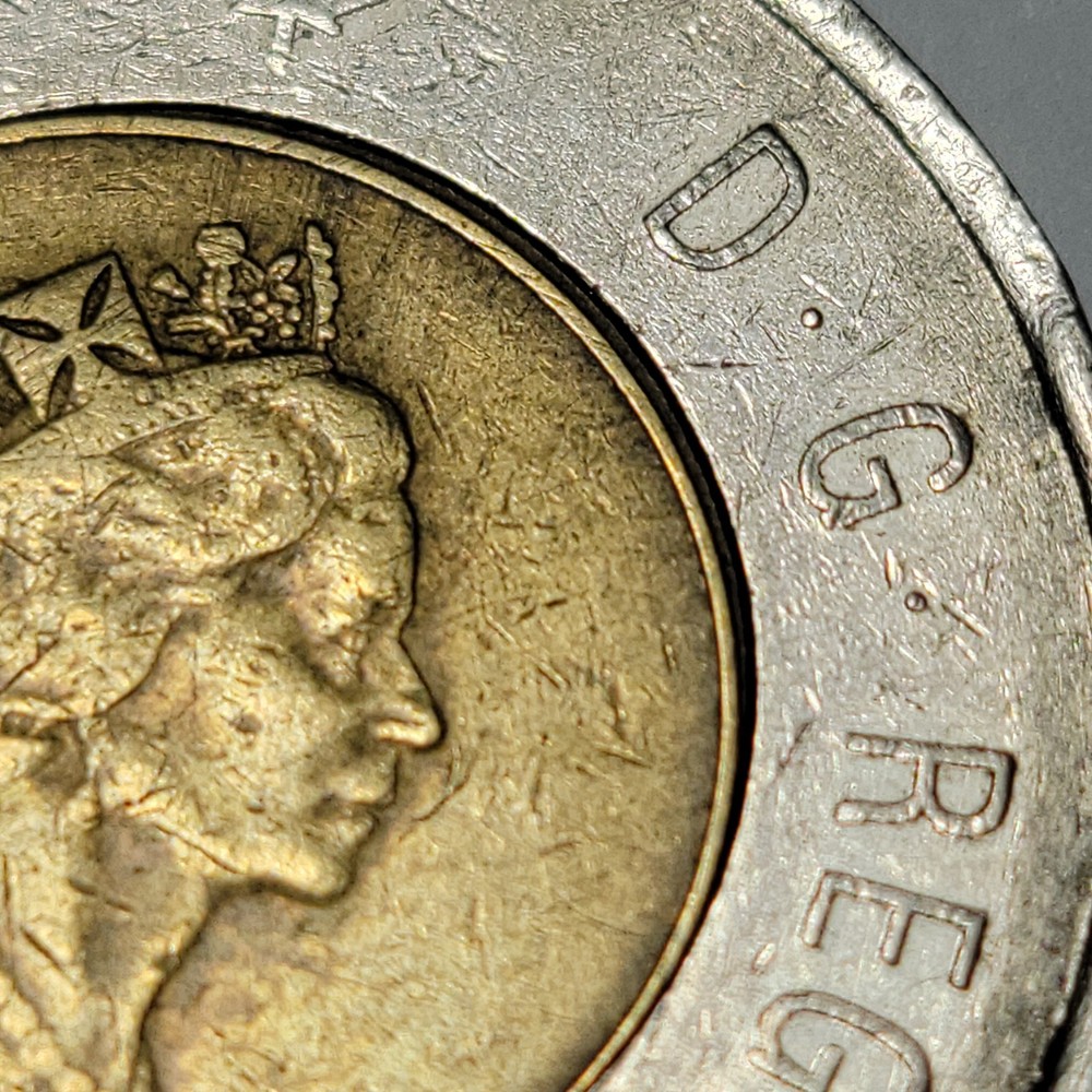 ERROR 1996 Slight Off-Centre Core CANADA 2 Dollar Toonie T224a