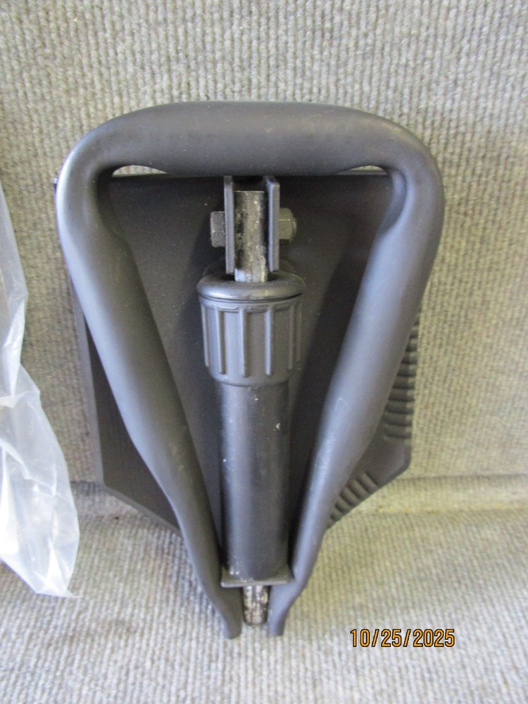 Ames USA Military Entrenching Tool 91 with Sheath