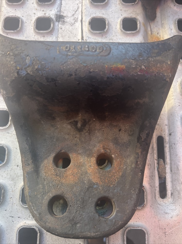 FREIGHTLINER AXLE STOP, MOUNT, BRACKET 16-14754-001 B