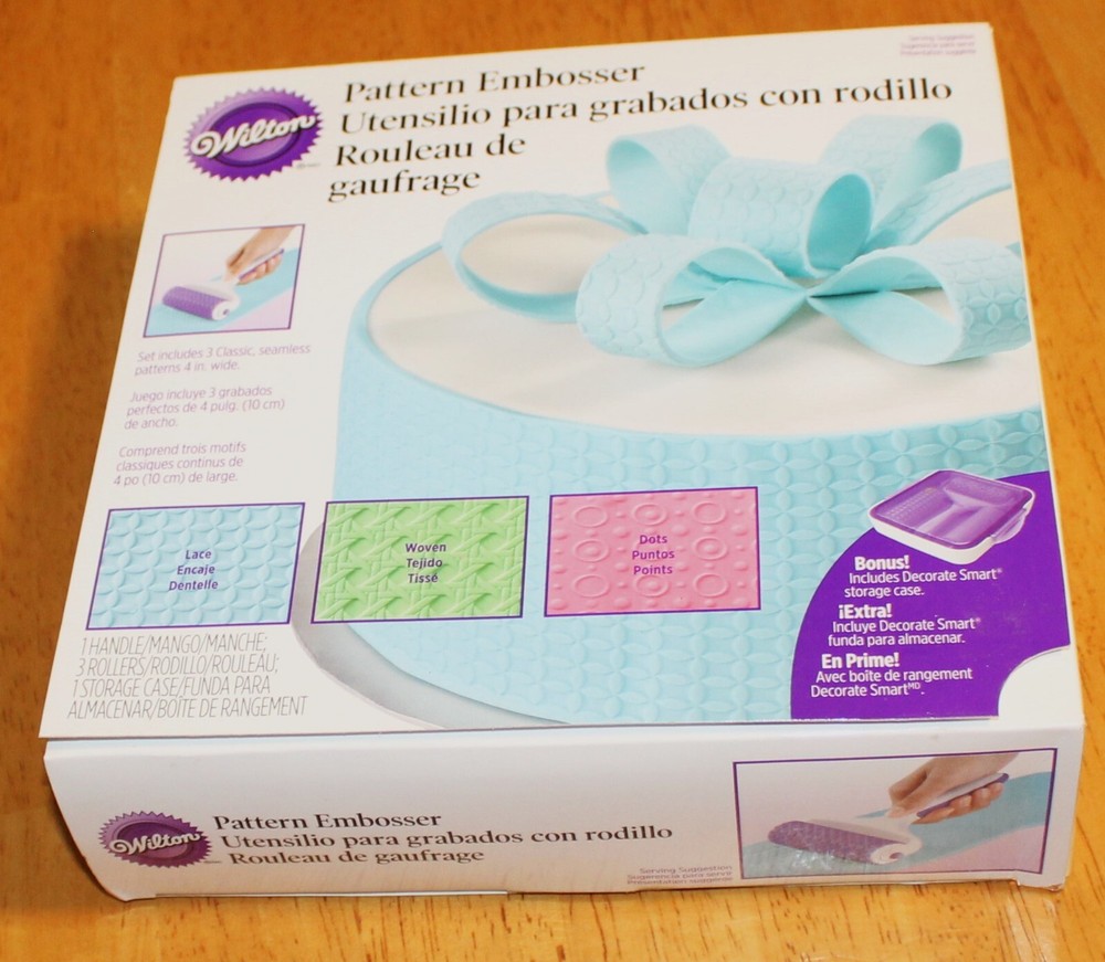 Wilton ~ PATTERN EMBOSSER #1907-1017 (1 Handle, 3 Rollers) & Bonus Storage Case