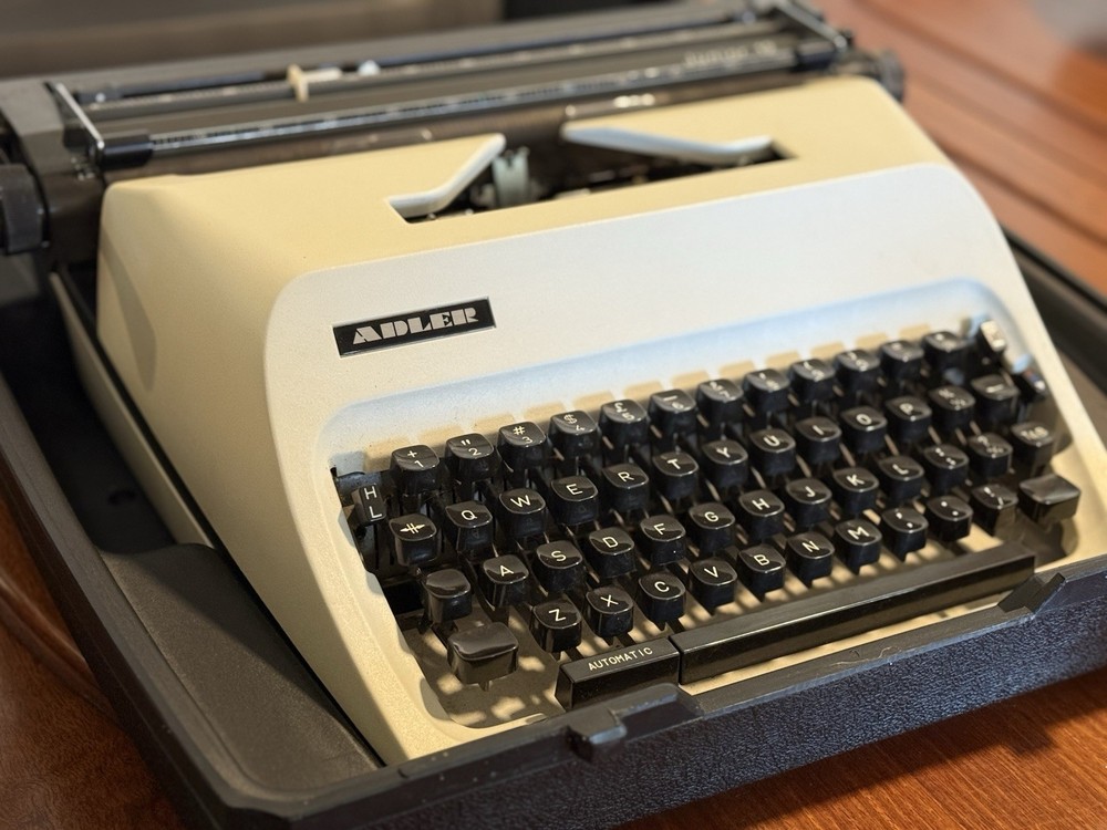Adler Junior 12 Medium Portable Typewriter - Excellent Condition