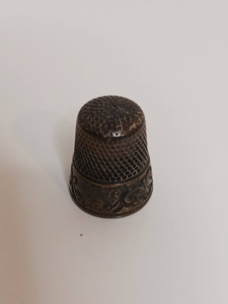 Vintage Thimble Size 9  Silver Engraved Pattern w/ Gold Band Marked 14K