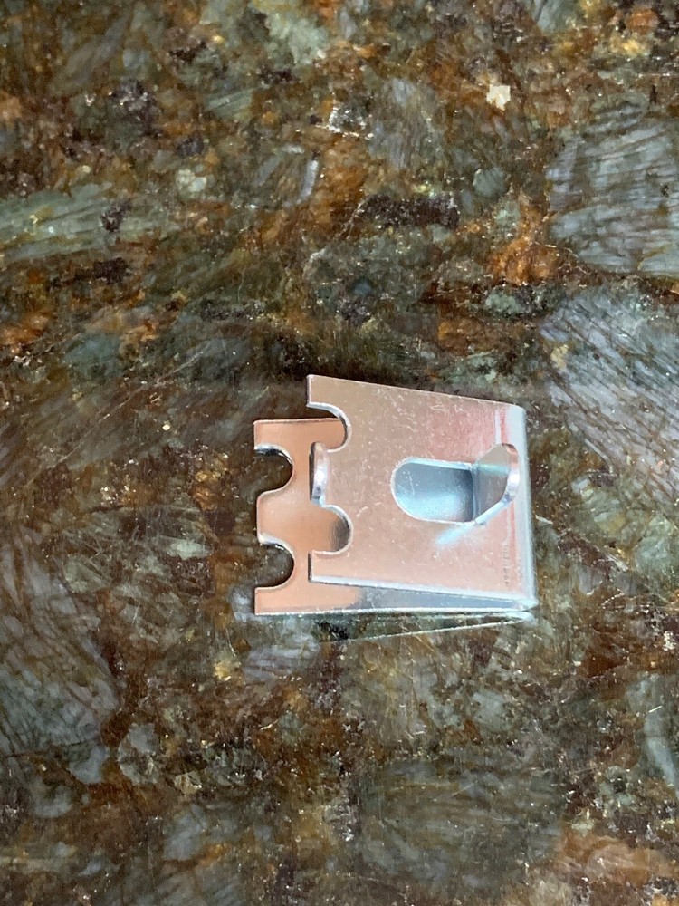 20 ZINC SHELF SUPPORT, PILASTER CLIP - TRUE 831600