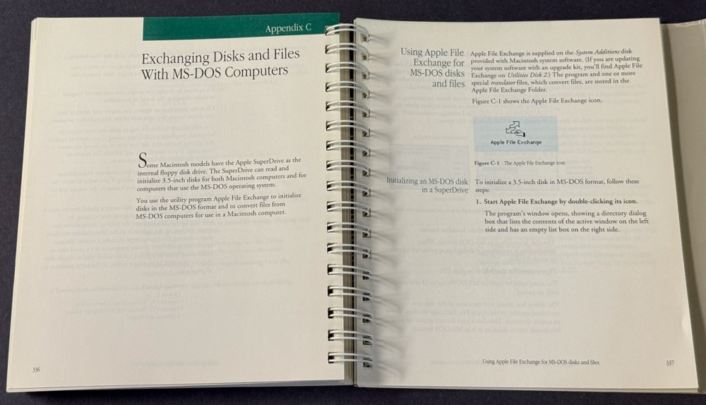 Apple Macintosh Reference Manual 1990. System User’s Guide 030–4015-A MINT