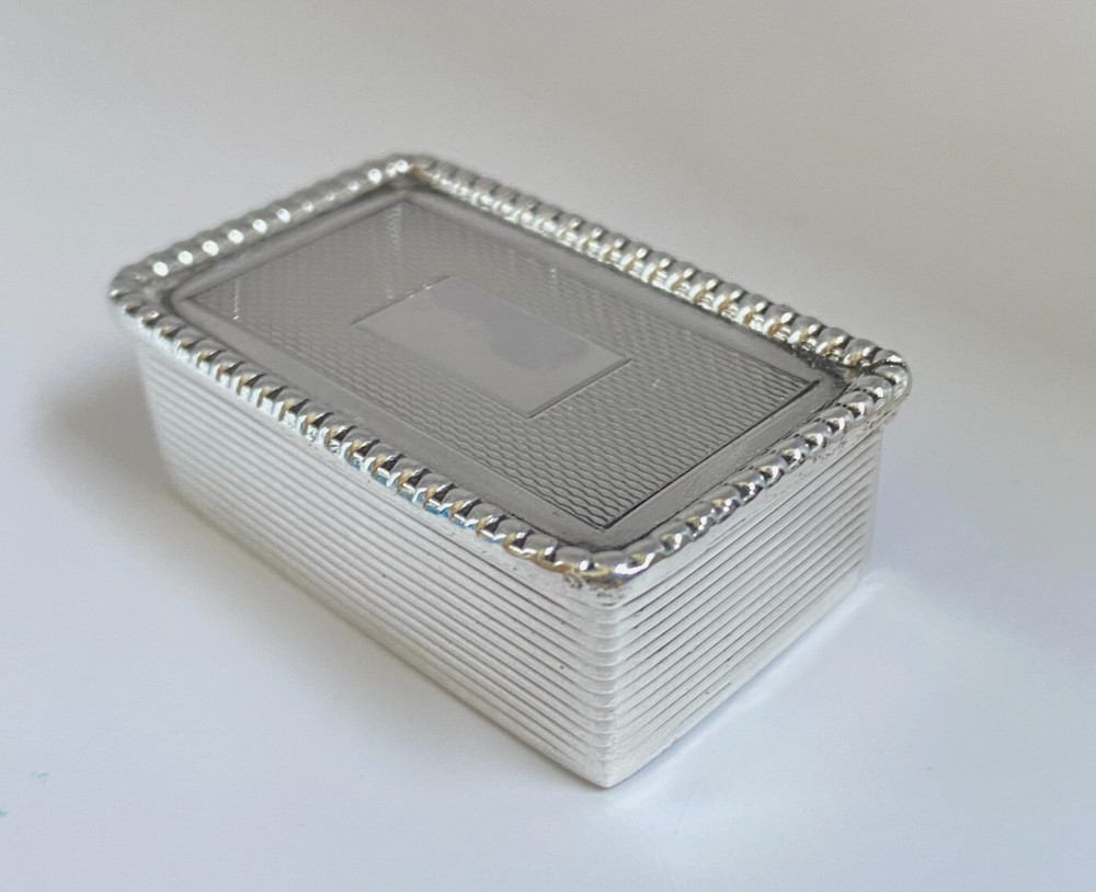 Vintage Heavy Solid Silver Pie Crust Engine Turned Pill Snuff Box Ribbed Sides