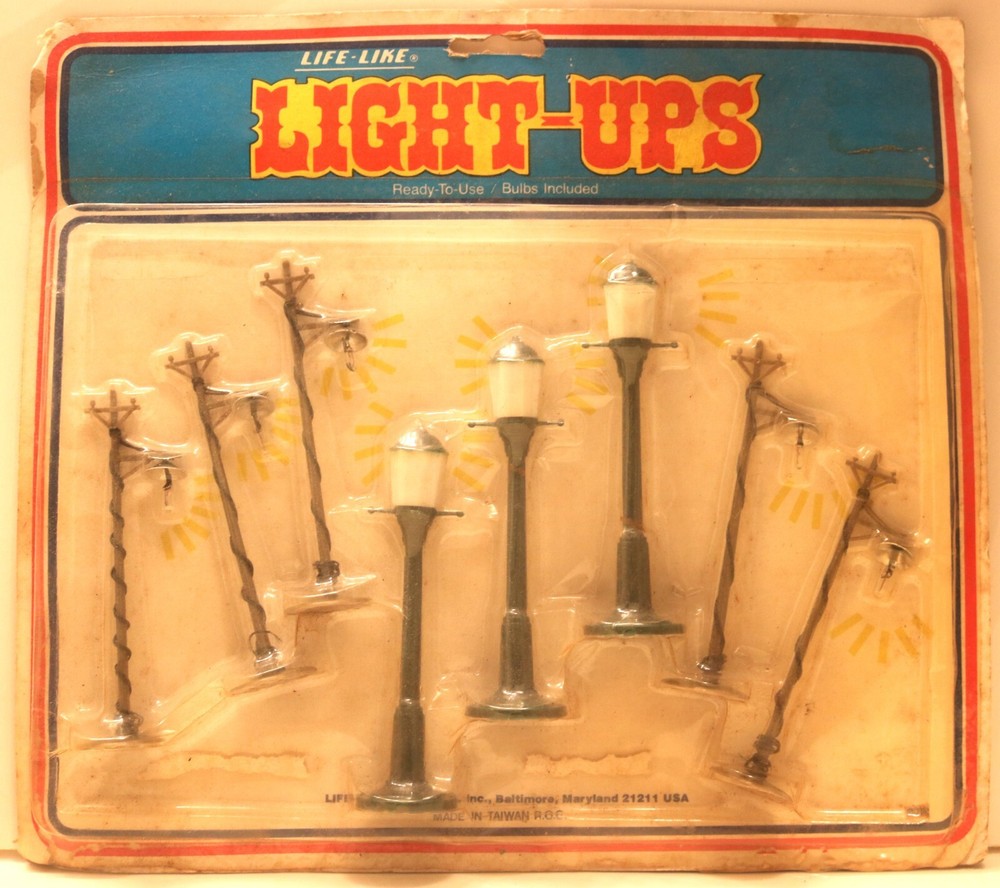 LIFE-LIKE HO SCALE LIGHT-UPS LIGHTING - PRE-OWNED IN PACKAGE
