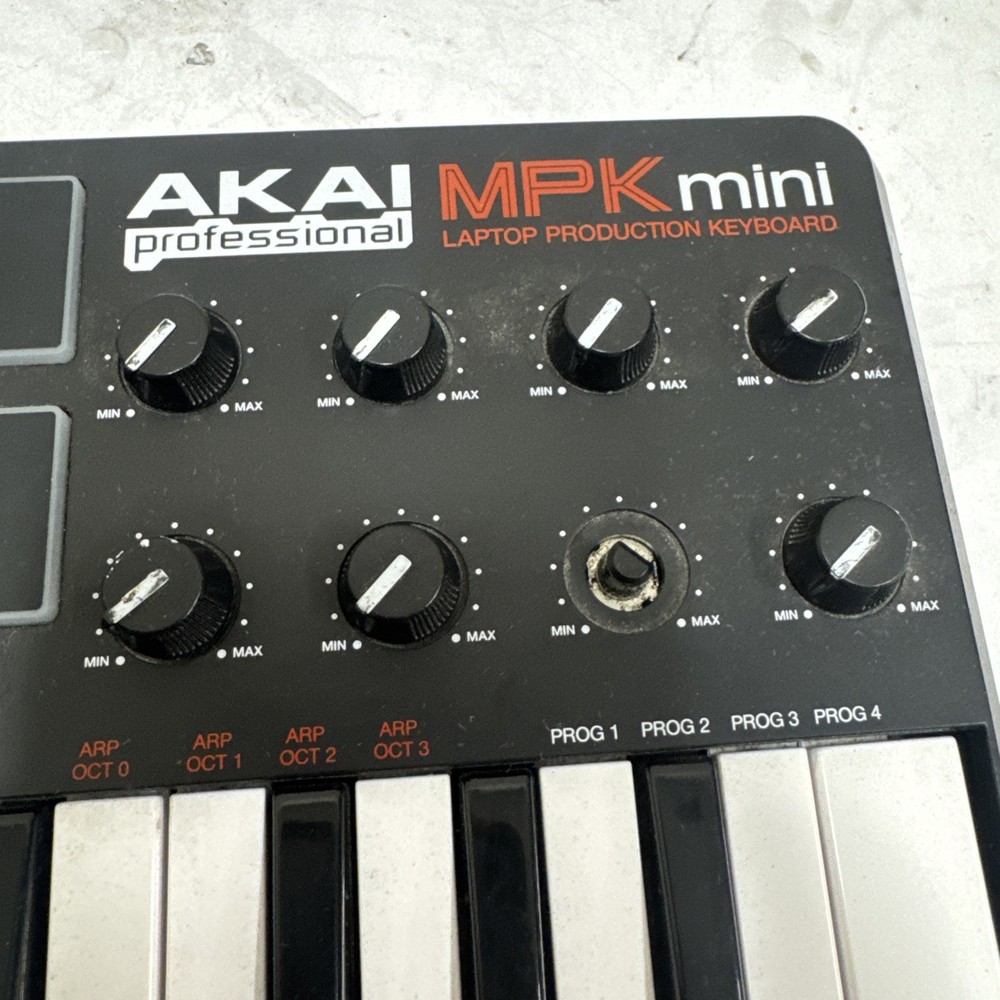 AKAI Professional MPKmini *READ*