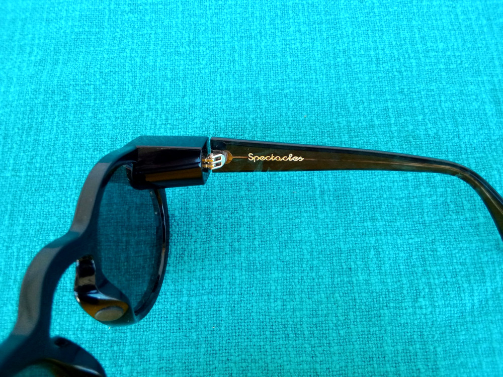 Snapchat Spectacles with Charging Case (No Cable)