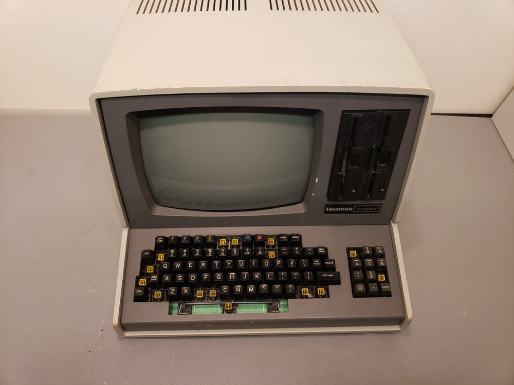 Vintage Heathkit H89 Personal Computer Dual Floppy *Powers On *Missing Keys