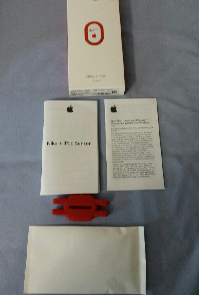 NIKE + PLUS IPHONE WIRELESS WALKING RUNNING SENSOR FOR IPHONE, IPOD & Lace Pouch