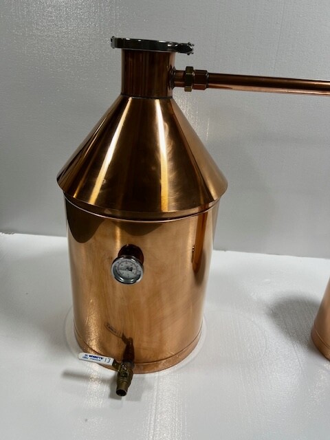 10 Gal Copper Still w/Thumper and Worm”The Perfect 10" W/StillzTeeshirt And Hat