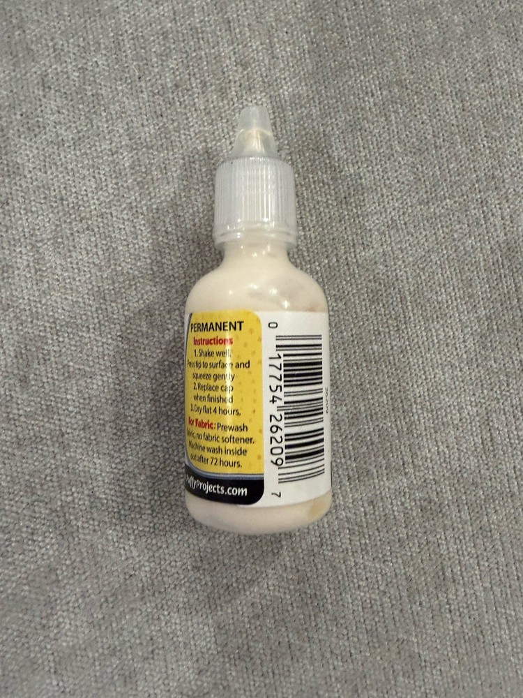 Puffy 3D Paint Permanent White Squeeze Bottle & Paint 1 fl oz 26209