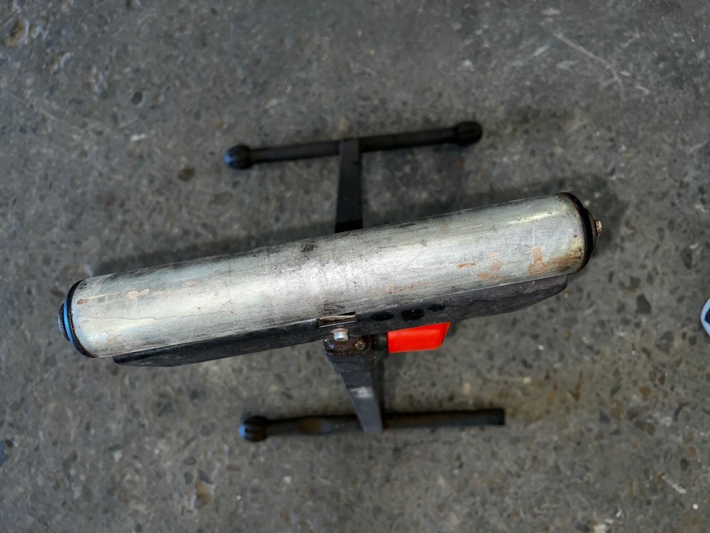 ROLLER STAND WITH TWO LEG SUPPORT ADJUSTABLE HEIGHT 132 LBS CAPACITY