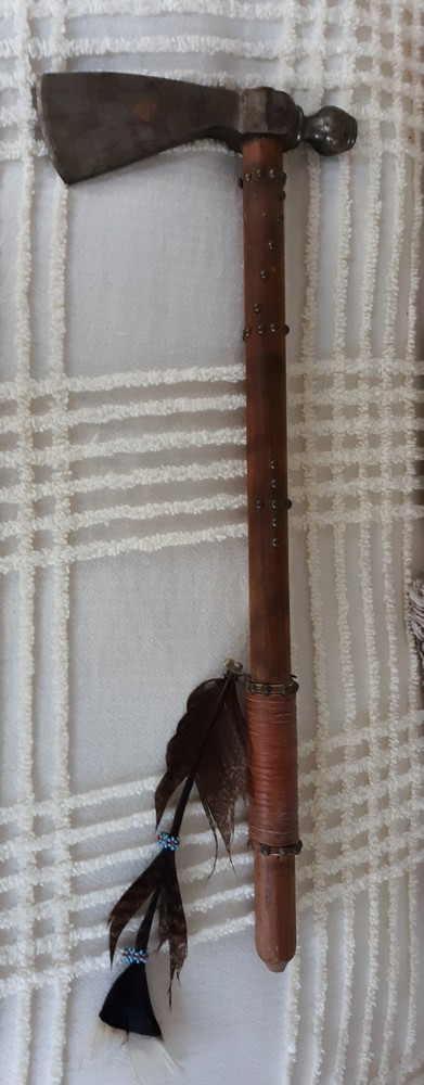 Tomahawk with Smoking Bowl - age Ax - Beads, feather & Studs - AX