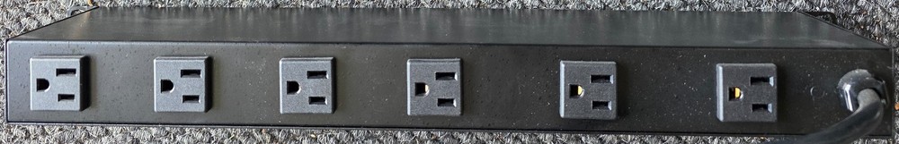 CyberPower CPS-1215RM Rackmount - Black