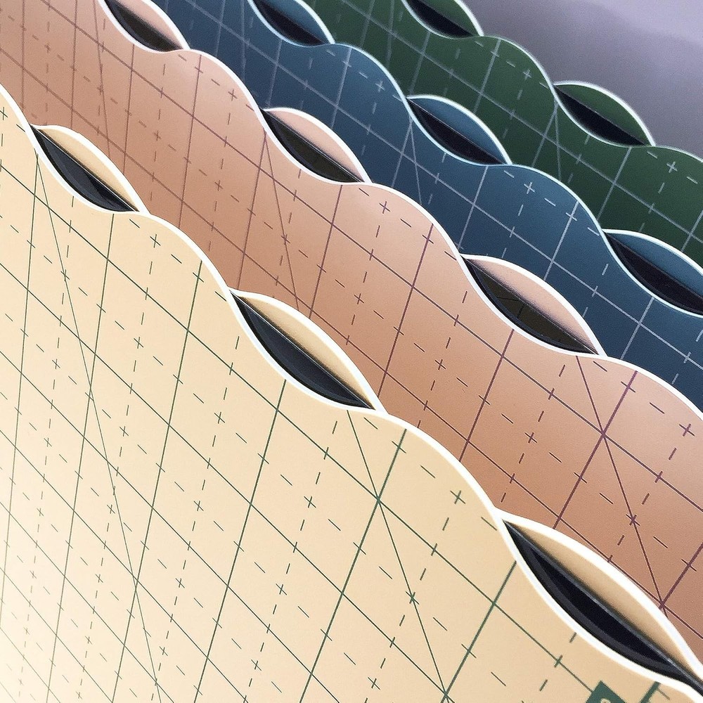 24"x18" Self Healing 3 Layer Folding Cutting Mat, Non-Slip Non-Reflective, Gr...