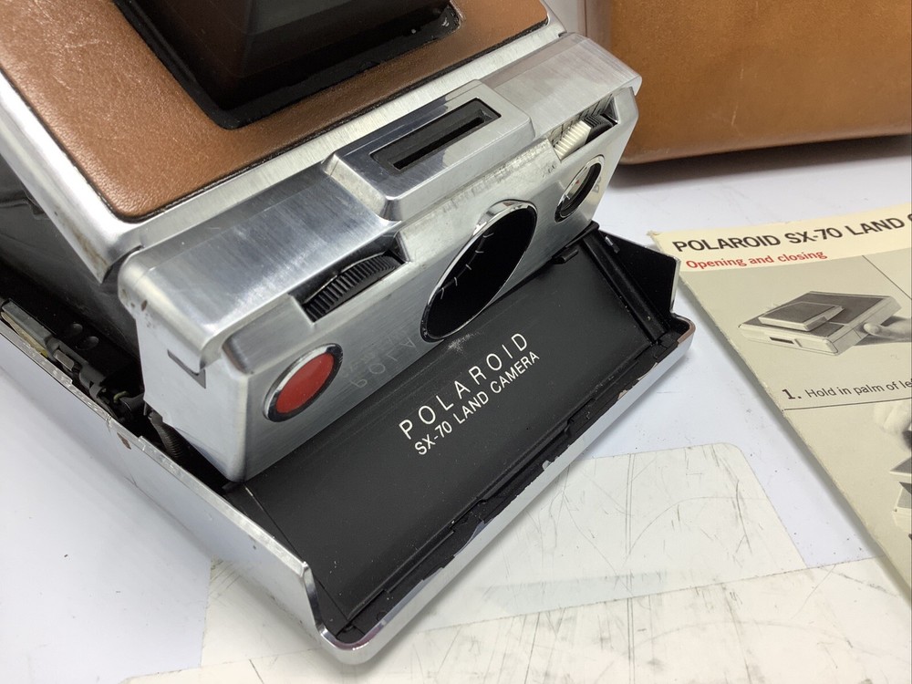 Polaroid SX-70 Land Camera’ untested as is see pics Leather case
