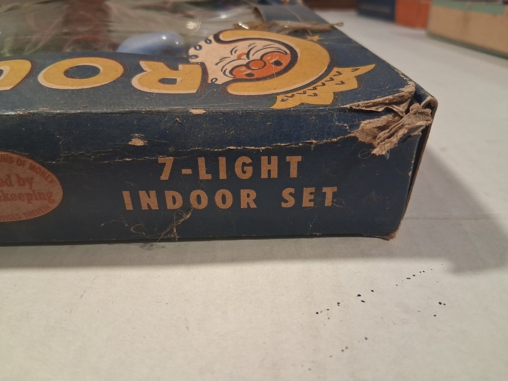 Crown Christmas Light String Strand with C 7.5 Box Bulbs Working GE Antique