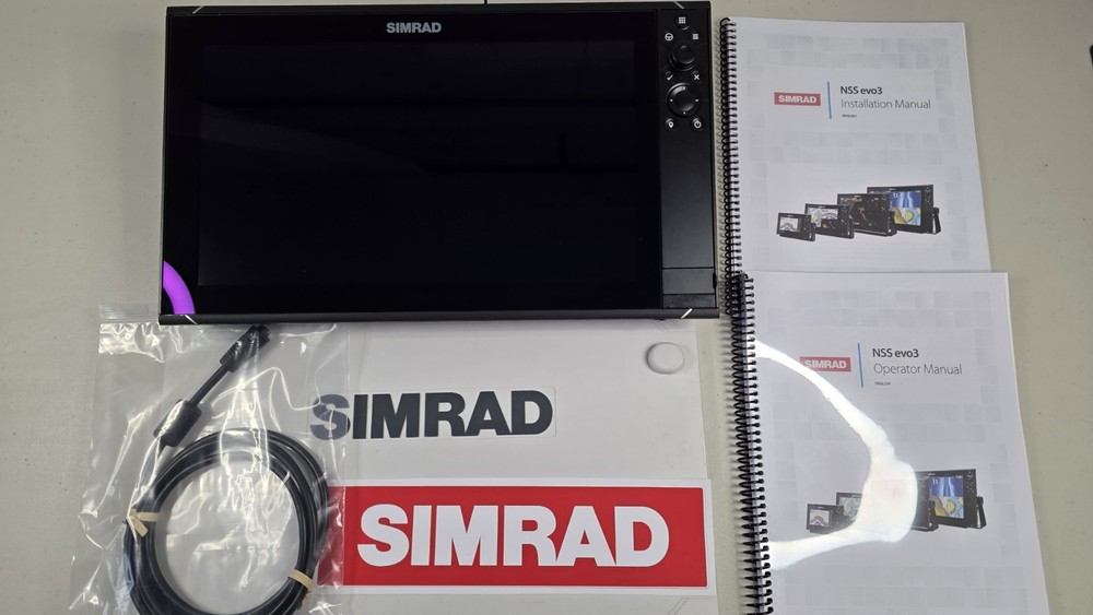 Simrad NSS16 evo3 16” MFD Chartplotter Fishfinder – Excellent Condition_
