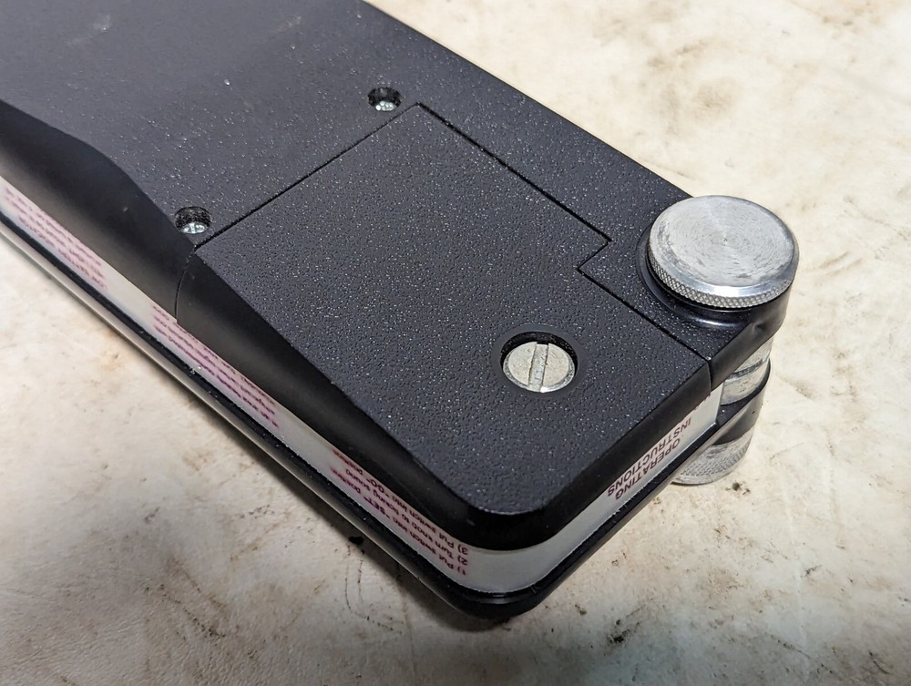 TIF Instruments halogen leak detector with leather case