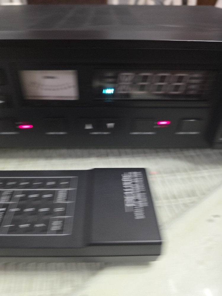 REALISTIC SATELLITE RECEIVER MODEL SR 2010