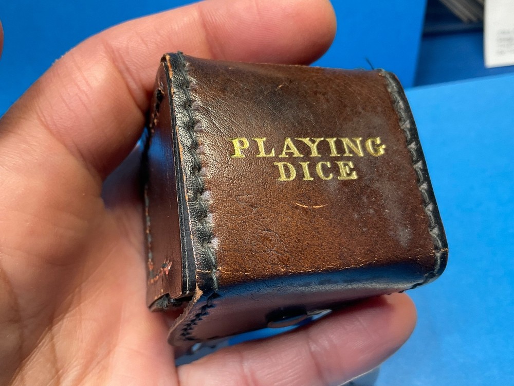 ——— QUALITY SET OF DICE WITH LEATHER CASE——-B-2