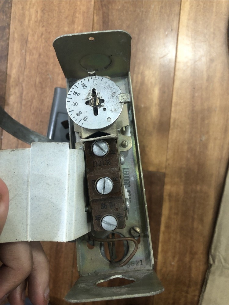 Honeywell L6006C1018 Aquastat Controller