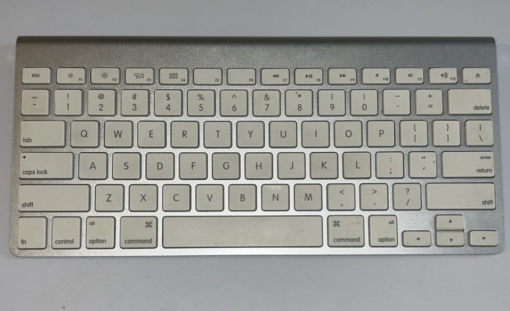 Apple A1314 Wireless Keyboard