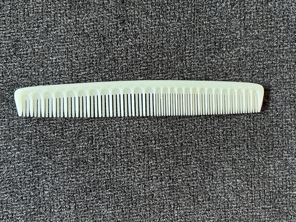Tupperware Tupper Comb White Cream 6.5 Inches
