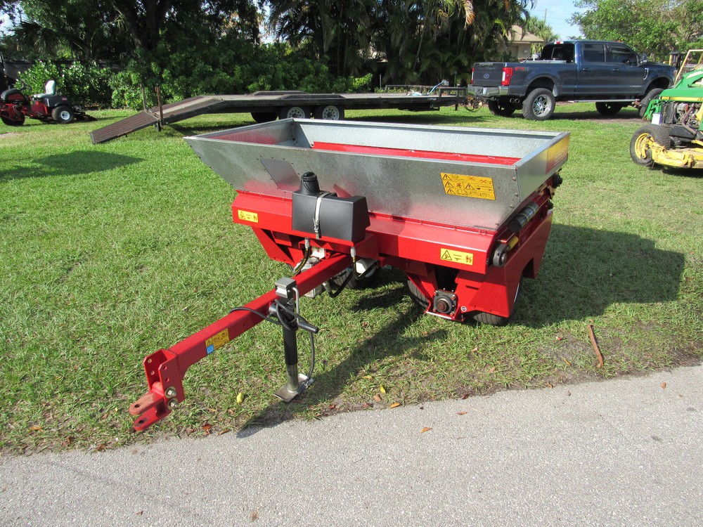 2017 Toro 2500 Top Dresser Self Contained Sand Spreader Pull Type Model #44507