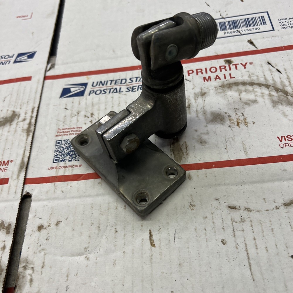 Boat antenna base mount