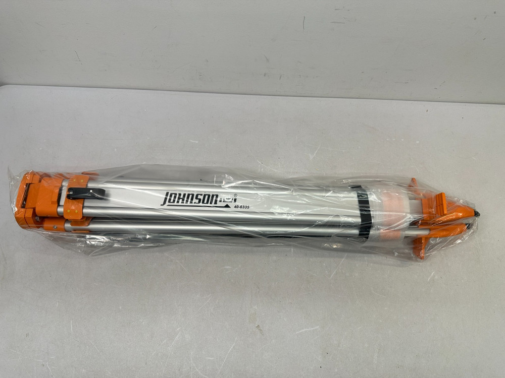 Johnson Level & Tool Contractor Aluminum Tripod 40-6335