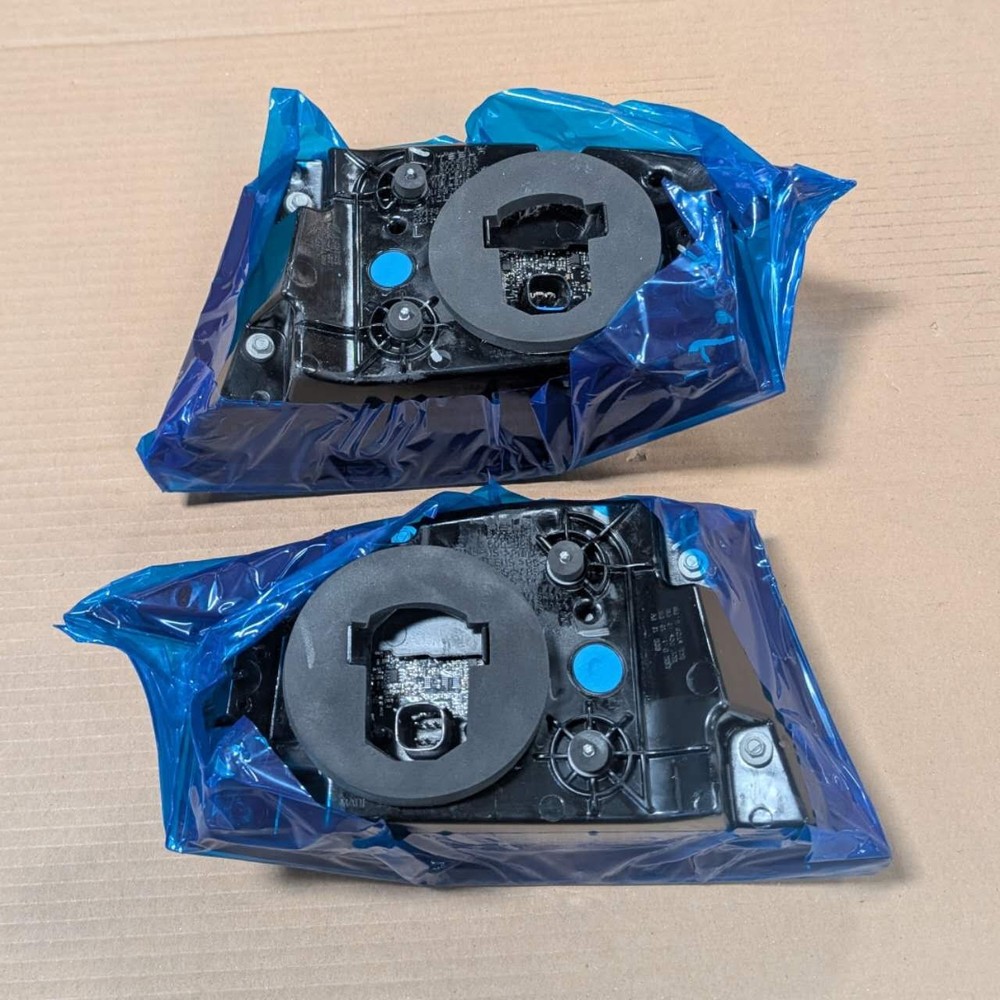 OEM SURPLUS REAR Outer Tail Light SET 2012-21 Tesla Model S - 6005918 6005919