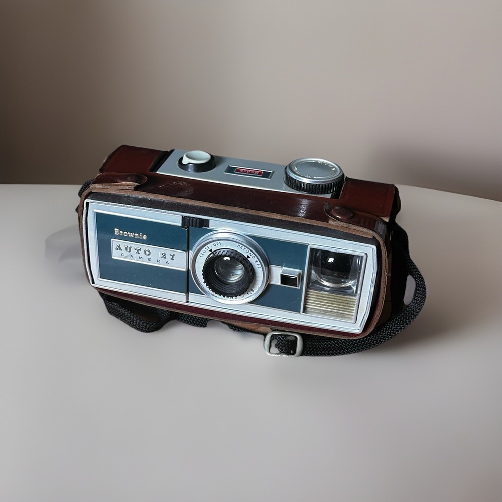 Vintage Kodak Brownie auto 27 camera Untested