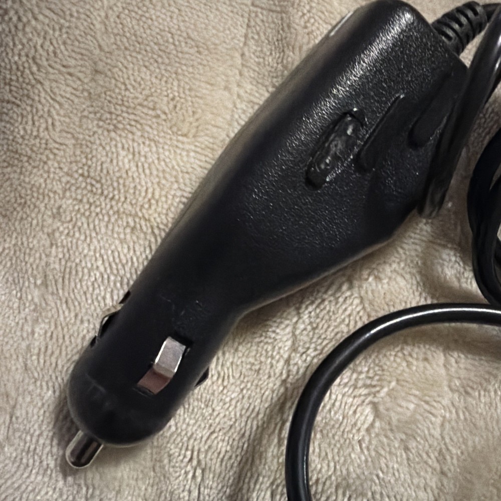 TomTom ONE N14644 GPS - Two Units One Charger Both Work