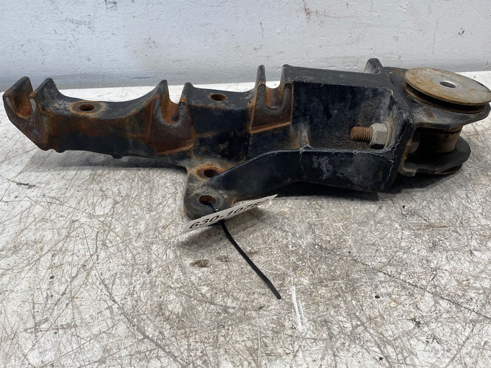 2016 Freightliner 122SD Cab Mount (630-10789)