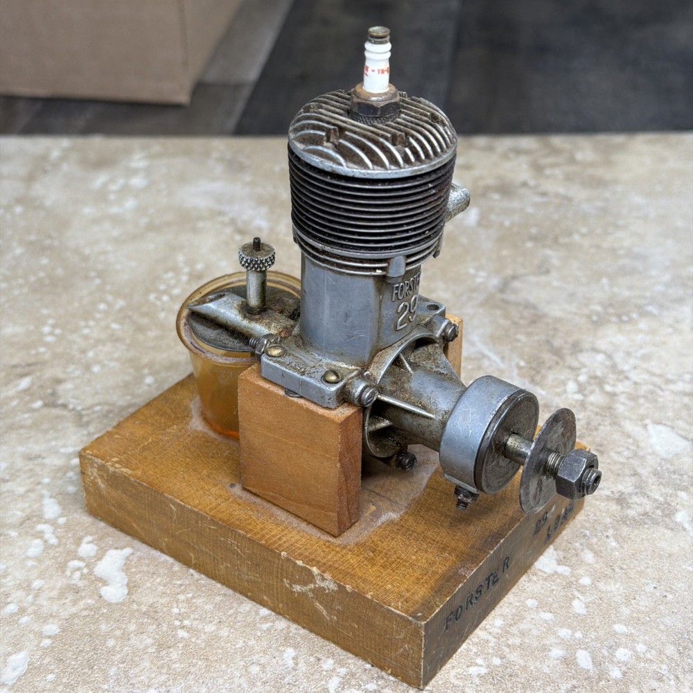 1942 FORESTER 19 (2 STROKE) GLOW MODEL AIRPLANE ENGINE