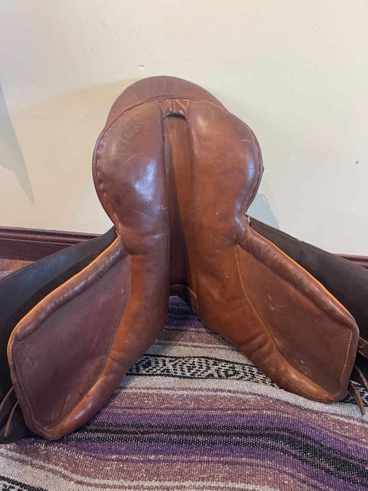 B.T. Crump 19" English Saddle