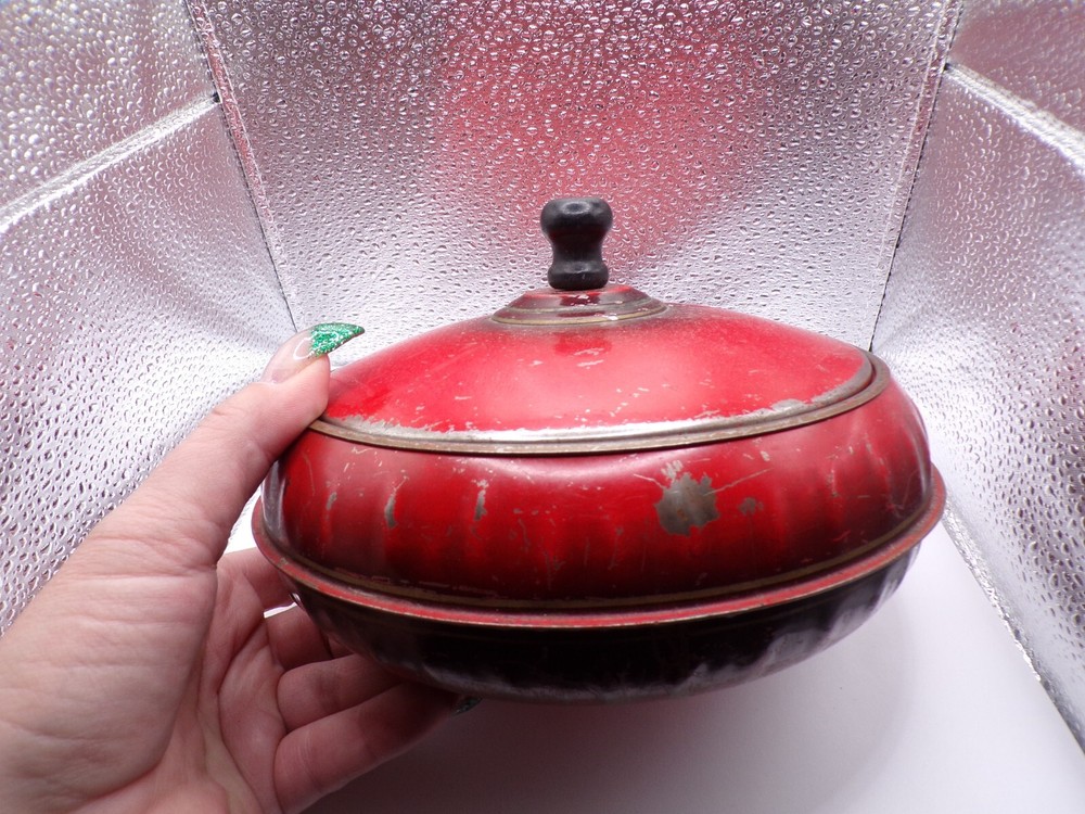 VTG Red Metal Thread Holder