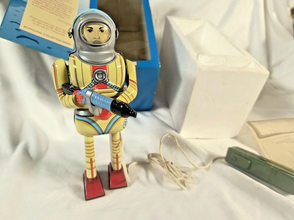 VINTAGE SCHYLLING SPACE MAN