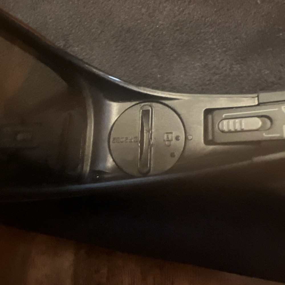 Sony 3D Glasses TDG-BR100 Regular Size Bravia 3D Sync Transmitter CHROME