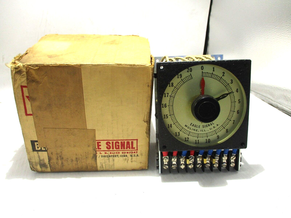 NEW EAGLE SIGNAL HE62A6 TIMER MODEL 4M68 120 V