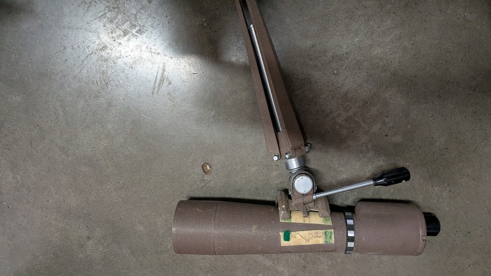 SWIFT SPOTTING SCOPE MODEL 821 with Eagle TRIPOD. Good functional condition 20x