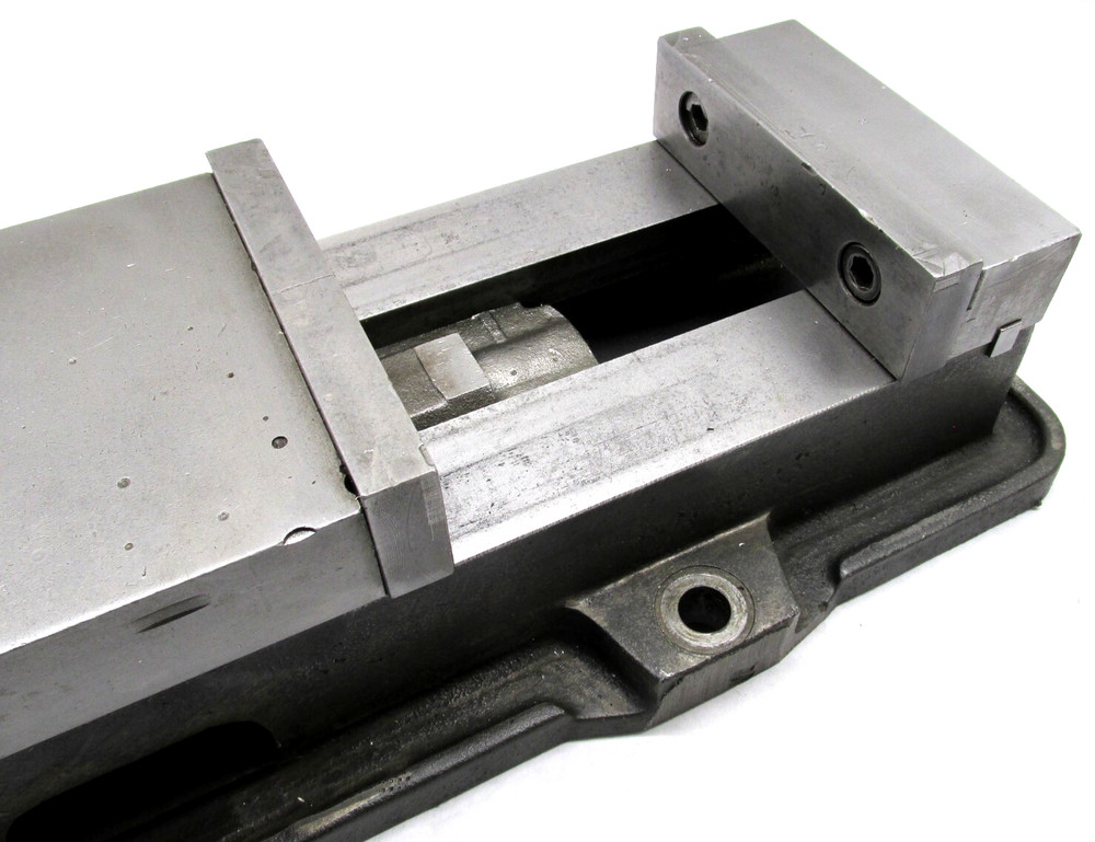 KURT ANGLOCK 6" MILLING MACHINE VISE w/ JAWS - #D60
